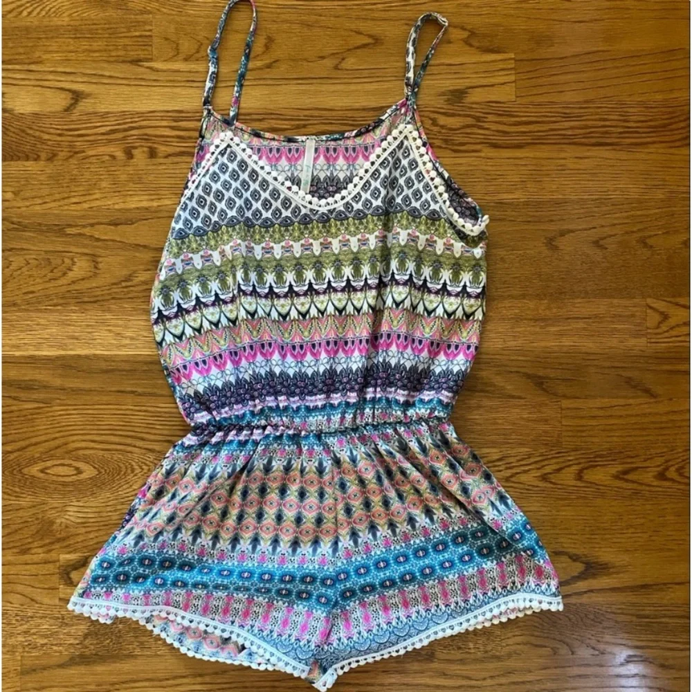 Patterned Romper - Picture 1 of 4